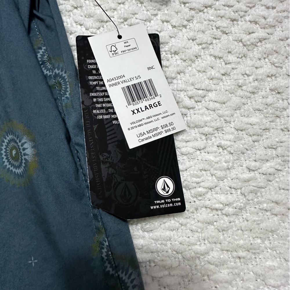 NWT Volcom Modern Fit Ying Yang Short Sleeve Butt… - image 4